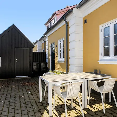3 Bedroom Awesome In Holiday home *